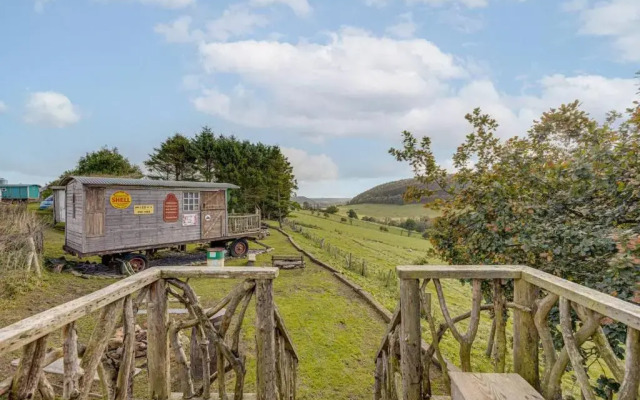 2x Double Bed - Glamping Wagon, Dalby Forest