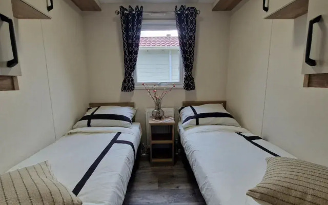 Cozy Chalet With Spacious Garden on a Holiday Park