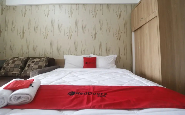 RedDoorz Apartment @ Green Lake View Ciputat