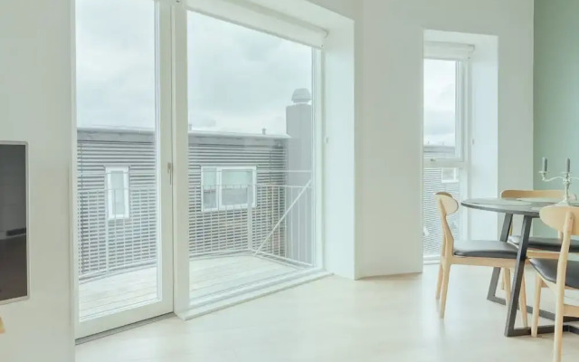 Delightful 2 Bedroom Apt | Balcony | Parking
