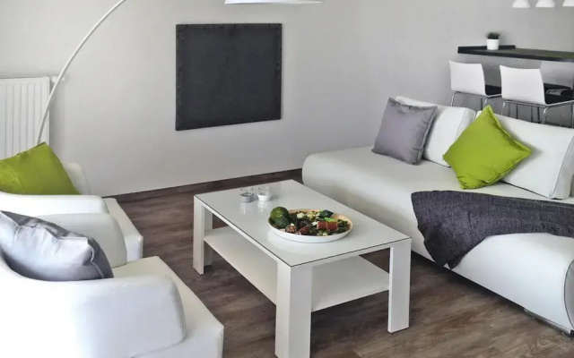 Aparthotel by Lake Heidensee With Boat Rentals
