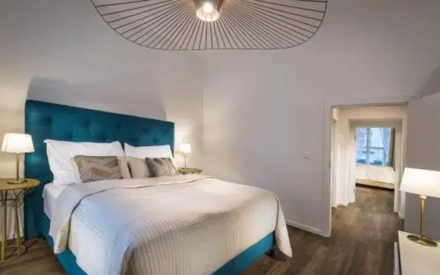 Luxury Modern Designed Oldtown Apartment