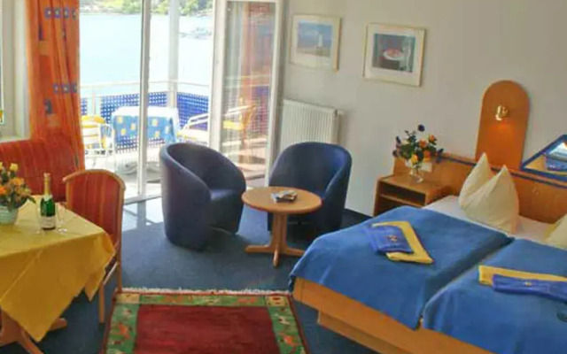 Barry Memle Lake Side Resort