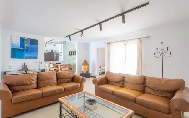 1327 La Quinta Heights