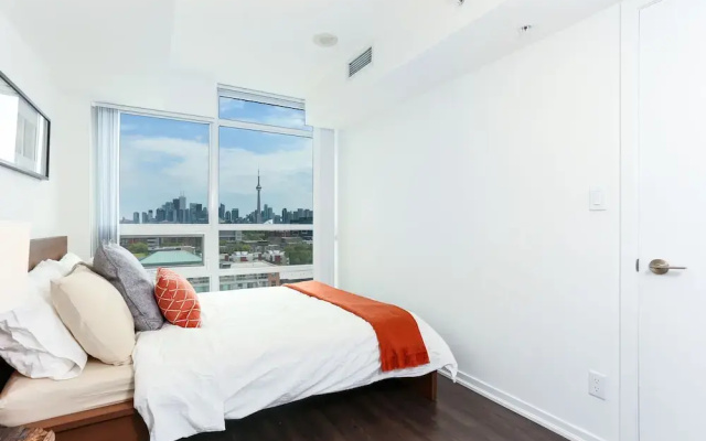 Platinum Suites - Fabulous CN Tower View. 2Bed 2Bath + Free Parking