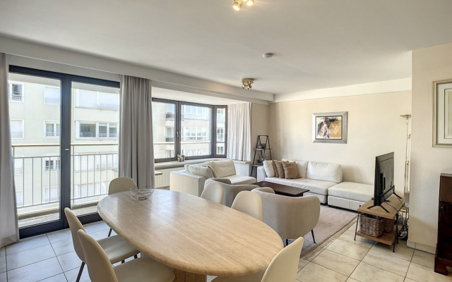 Apartment Near Albert Beach With Terrace