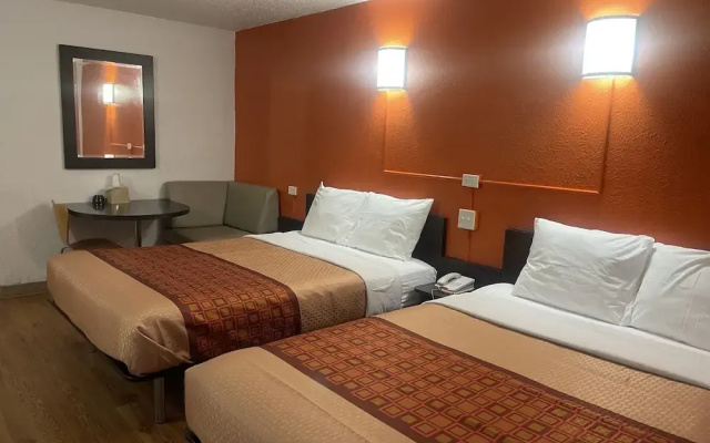 Regal 8 Inn & Suites