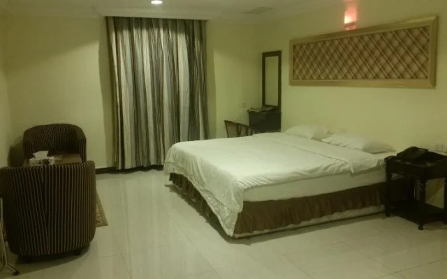 Dream Inn Hotel and Suites