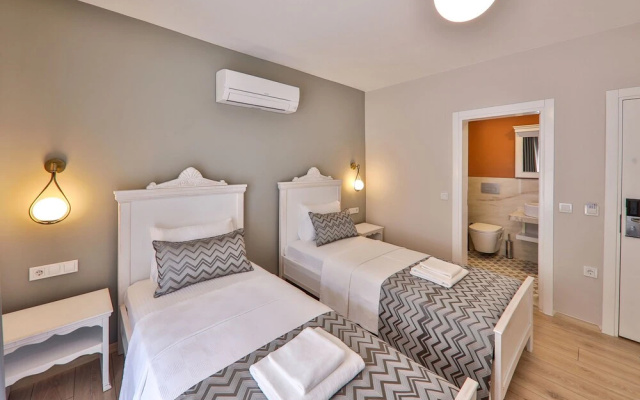 Lora Kas Otel