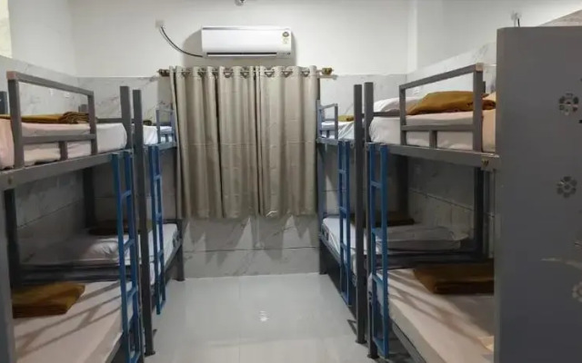 V R S Deluxe Dormitory
