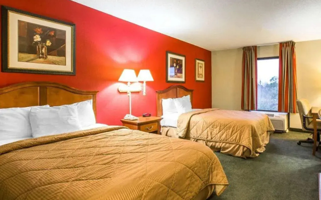 Econo Lodge Inn & Suites Canton