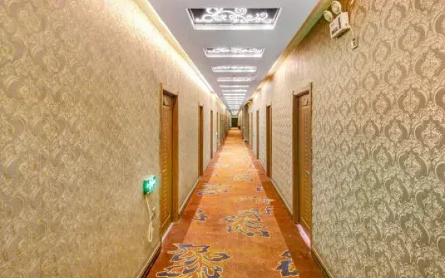 Harbin Xinxulong Business Hotel (Government Grand Plaza)