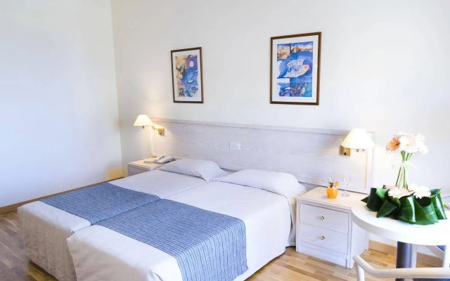 The Golden Coast Beach Hotel