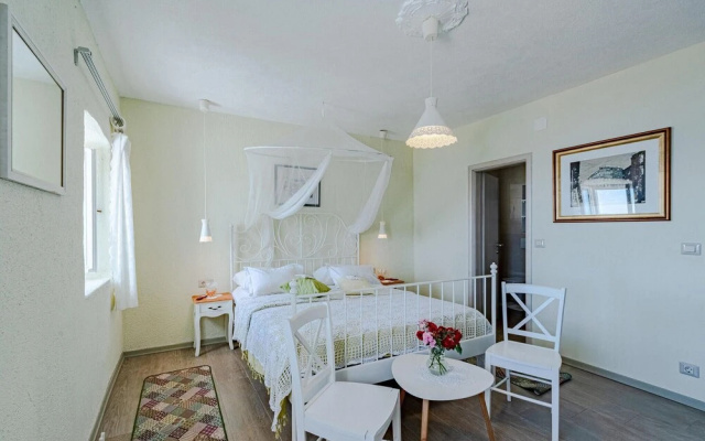 Beautiful Home in Mokalo With Wifi and 2 Bedrooms