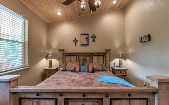 Heavenly Pines - Three Bedroom Cabin with Hot Tub