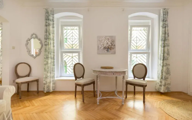 Vintage Style Apartment