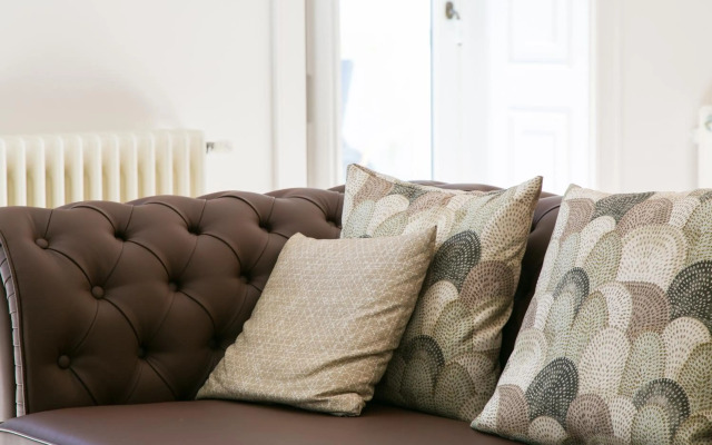 JOIVY Stunning 2BR Apt w/garden, by the Avenida subway & Botanical Garden of Lisbon