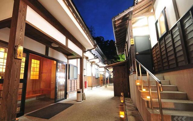 Отель Yamakawa Onsen Ryokan Yotsuba Минамиогуни вид на фасад