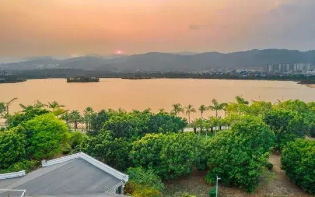 Huquan Bund Hotel