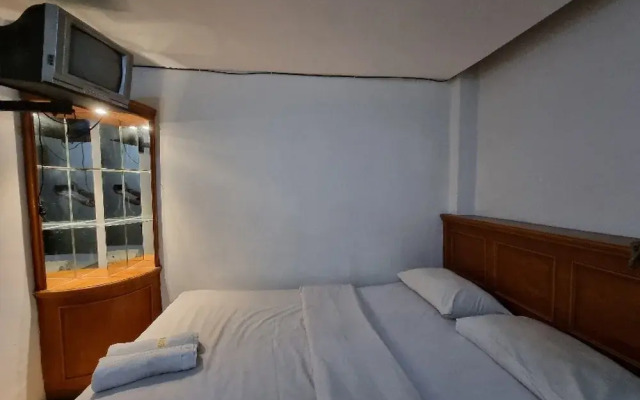 OYO 90952 Hotel Grand Sirao