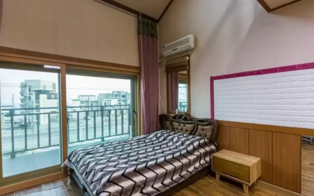 Uljin Blue Ara Pension
