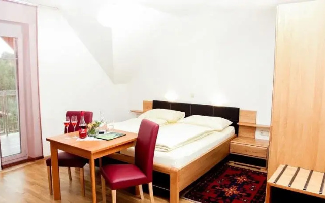 Weingut und Gästezimmer Zirngast