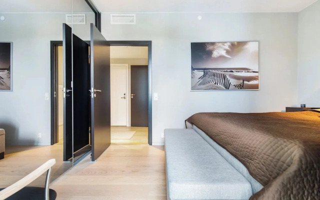 Central Penthouse on 19th Floor with Amazing View