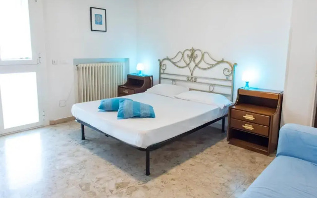 N235 - Numana, ampio appartamento con terrazzo vista mare
