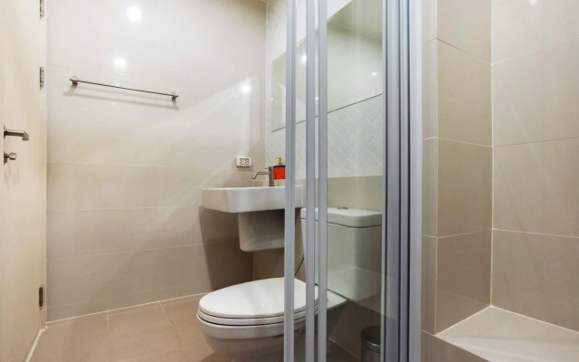 Favstay - The Base Downtown Phuket