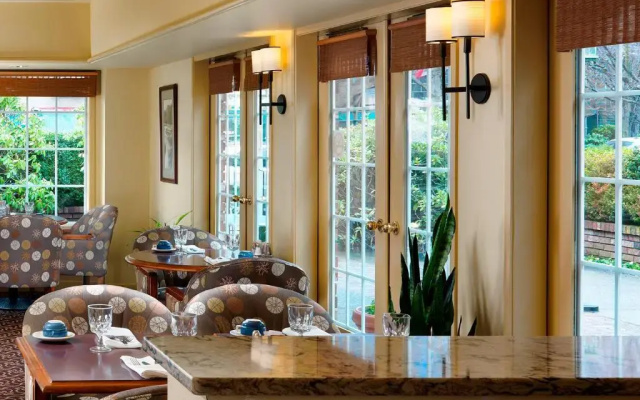 Royal Scot Hotel & Suites, Trademark Collection by Wyndham