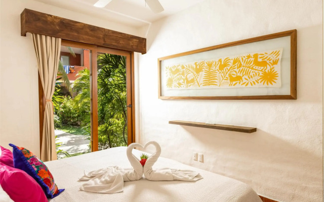 Casa Lotería -Pueblito Sayulita- Colorful, Family and Relax Experience with Private Parking and Pool