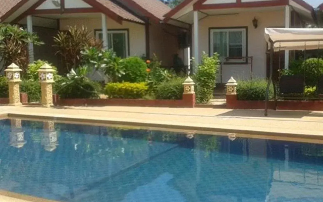 Maneerat Resort