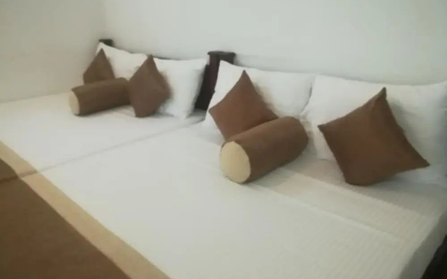 City Royal White Tourist Rest