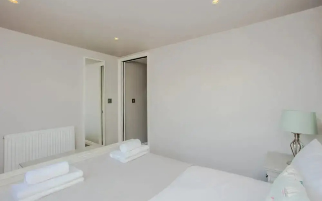 Classic and Elegant 3 Bedroom Apartment With Private Garden