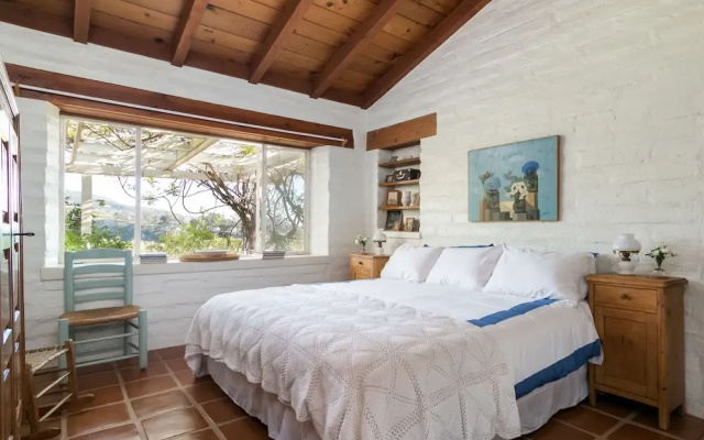 6590 Camino Carreta House by RedAwning