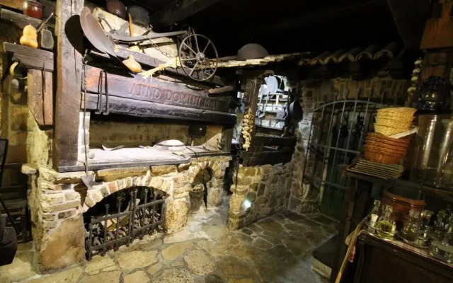 XIV Century rooms