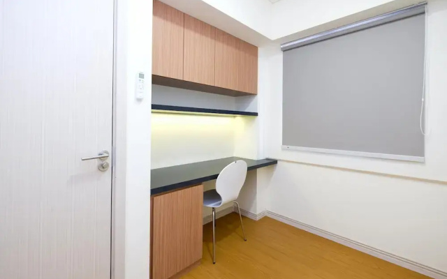 Comfortable 2Br With Workspace At Meikarta Apartment