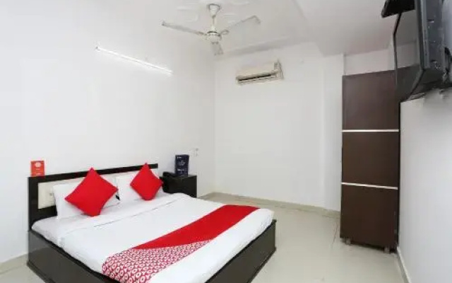 OYO 28411 Taj Guest House