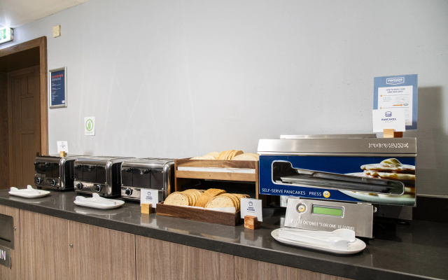Holiday Inn Express Edinburgh Airport
