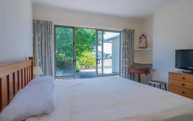 Oyster Haven - Cooks Beach Holiday Home