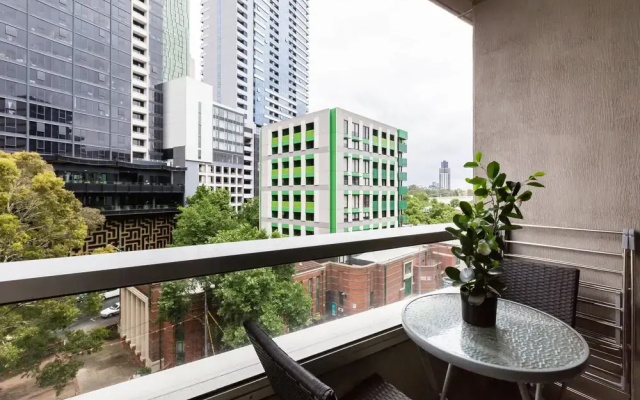 SANDRA, 1BDR Carlton Apartment
