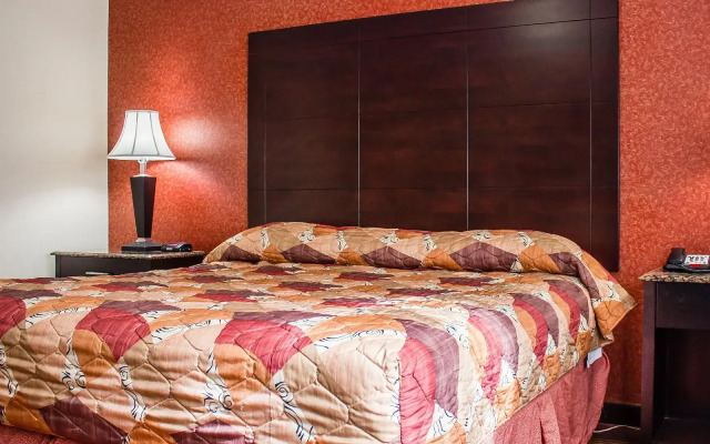 Rodeway Inn Macarthur Airport