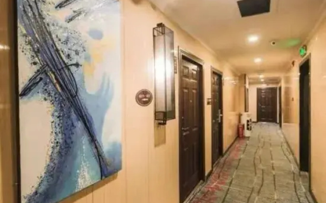 City Holiday Hotel (Chongqing West Railway Station)