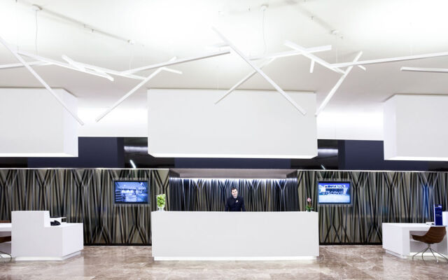 Отель Novotel Madrid Center Испания, Мадрид - 1 отзыв об отеле, цены и фото номеров - забронировать отель Novotel Madrid Center онлайн вид на фасад