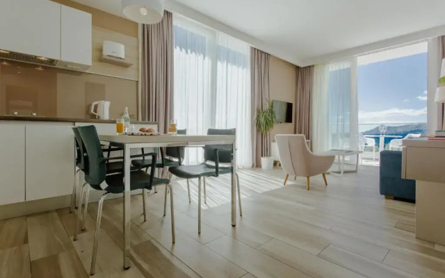 Romana Beach Apartments