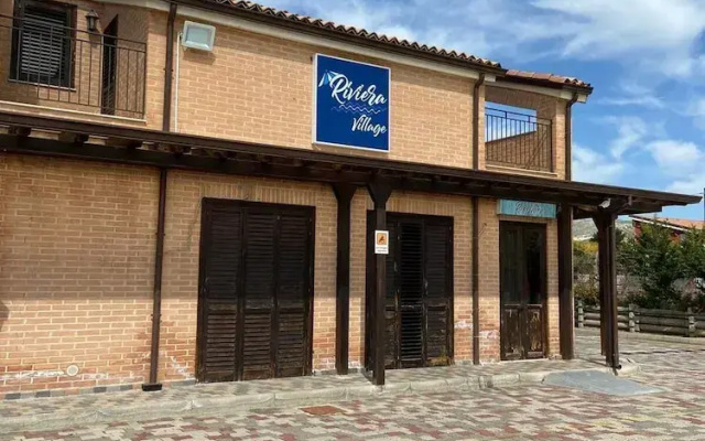 Hotel Riviera Village