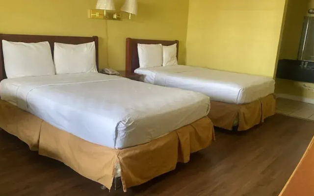 Evergreen Plaza Inn