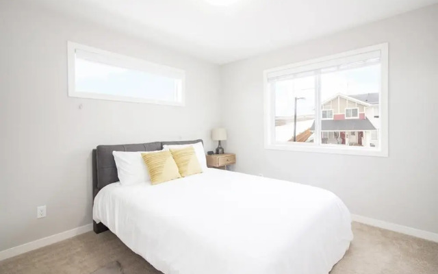 4bed 2bath Townhouse With Laundry Parking Wi-fi