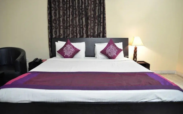 OYO 1749 Apartment Hotel Gayatri Nest