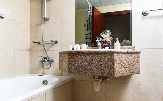 OYO Home 176 1BHK Lake Tower JLT